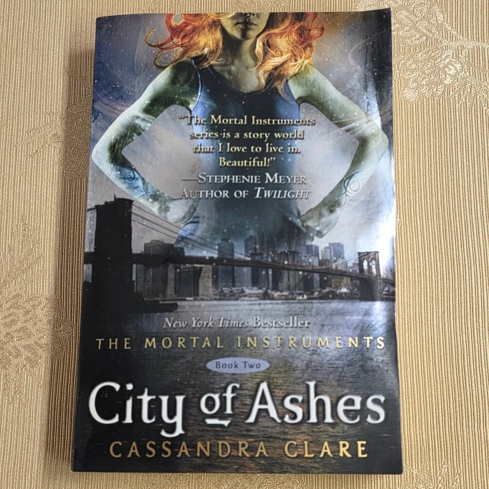 City of Ashes Cassandra Clare The Mortal Instruments Book 2 Paperback YA Fantasy